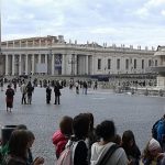 Queue-Crowd-Outside-St-Peters-Rome